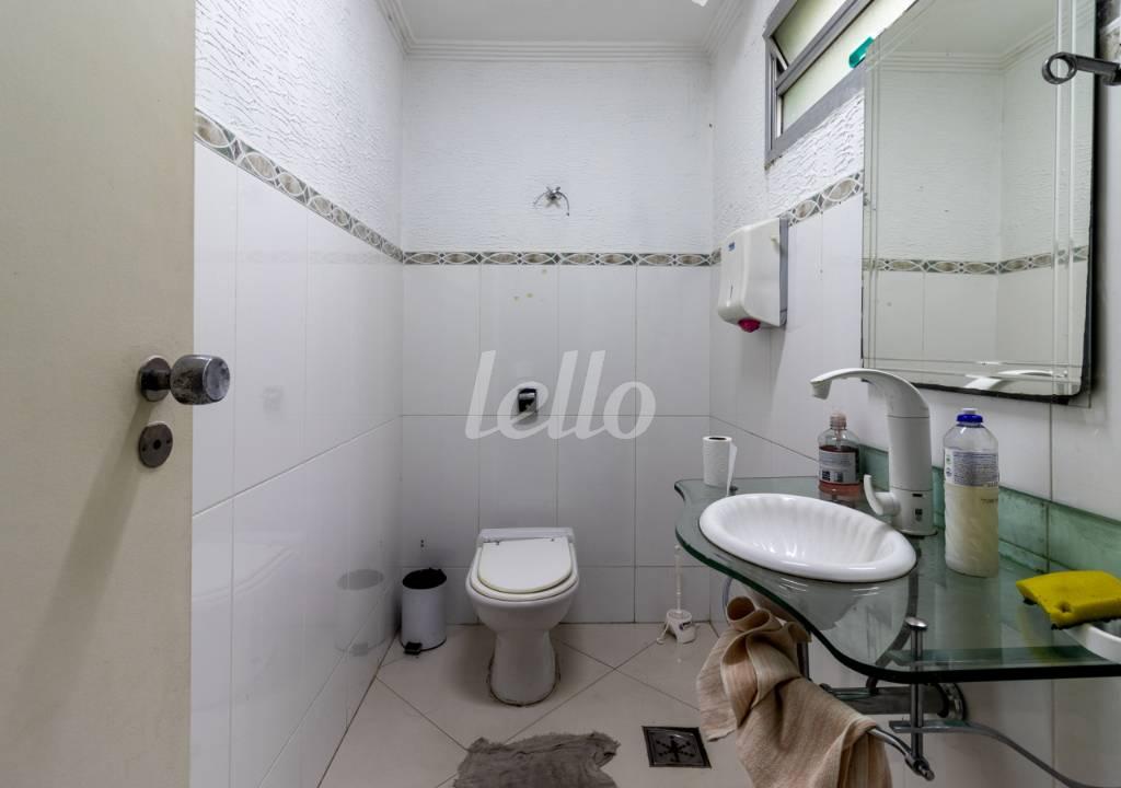 BANHEIRO de Loja para alugar, Padrão com 80 m², e 2 vagas em Vila Paulicéia - São Paulo