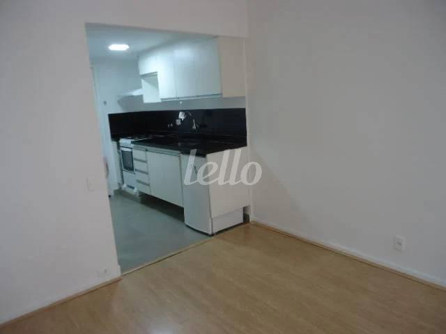 DORMITORIO de Apartamento para alugar, Padrão com 30 m², 1 quarto e 1 vaga em Cerqueira César - São Paulo