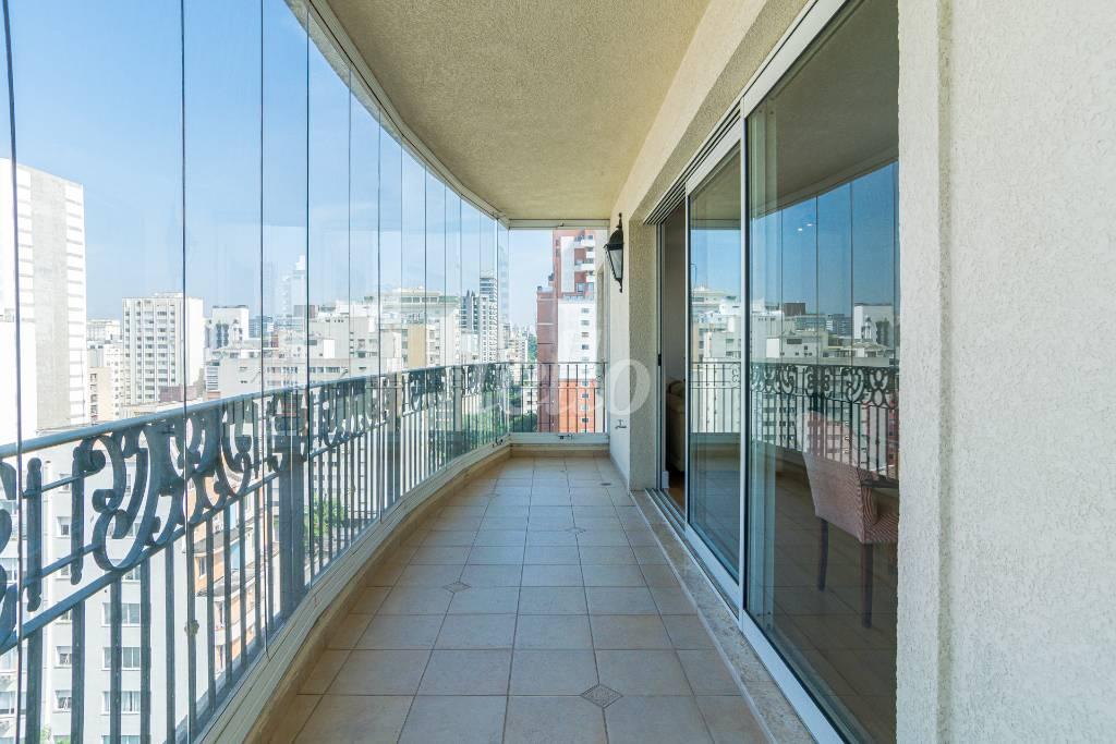 VARANDA de Apartamento à venda, Padrão com 204 m², 3 quartos e 4 vagas em Cerqueira César - São Paulo