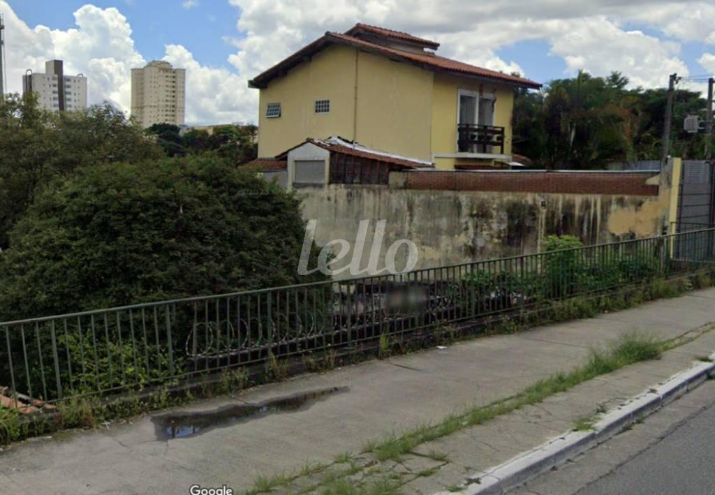 2 de Área / Terreno à venda, Padrão com 320 m², e em Vila Gustavo - São Paulo