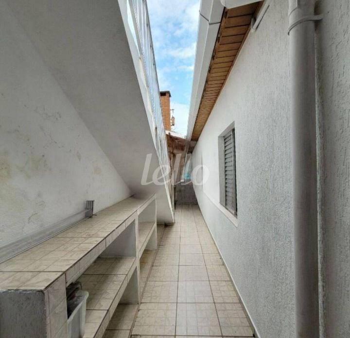 CORREDOR EXTERNO de Casa à venda, térrea com 160 m², 3 quartos e 2 vagas em Vila Uras - São Bernardo do Campo