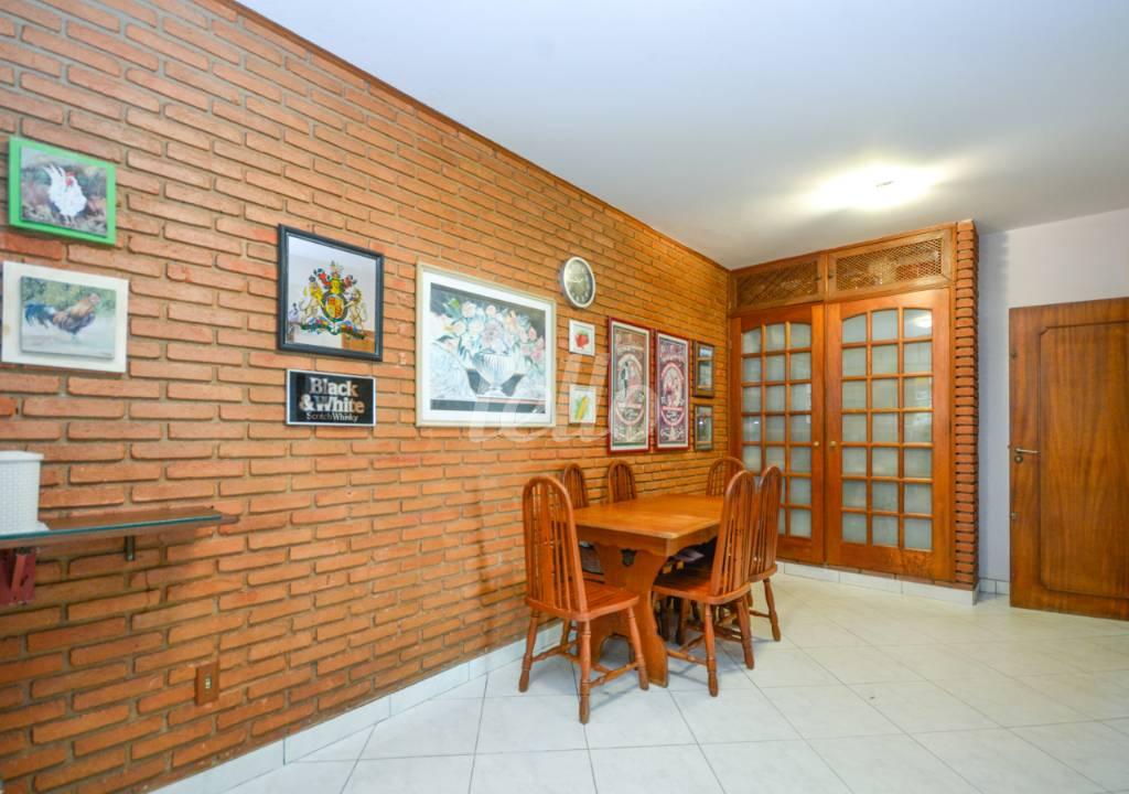 SALA de Casa para alugar, sobrado com 275 m², e 2 vagas em Jardim da Glória - São Paulo