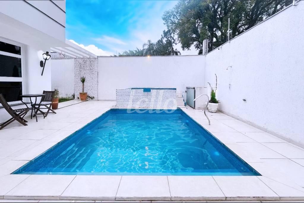 AREA DA PISCINA de Casa para alugar, sobrado com 600 m², 5 quartos e 4 vagas em Alto da Lapa - São Paulo