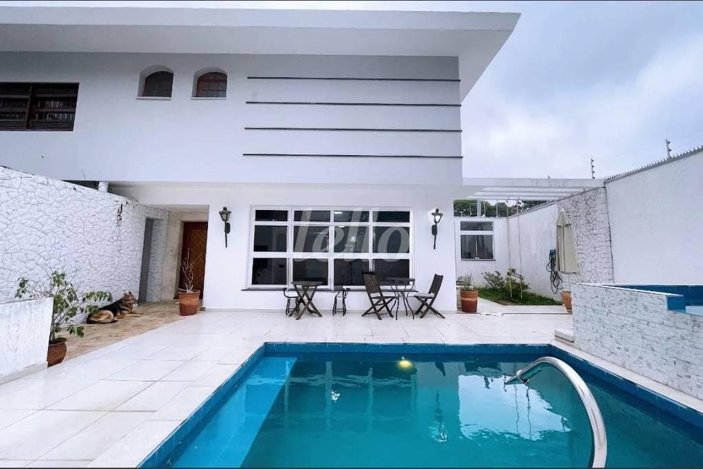AREA DA PISCINA de Casa para alugar, sobrado com 600 m², 5 quartos e 4 vagas em Alto da Lapa - São Paulo