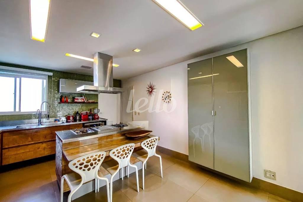 COZINHA de Apartamento à venda, Padrão com 228 m², 3 quartos e 4 vagas em Parque da Mooca - São Paulo