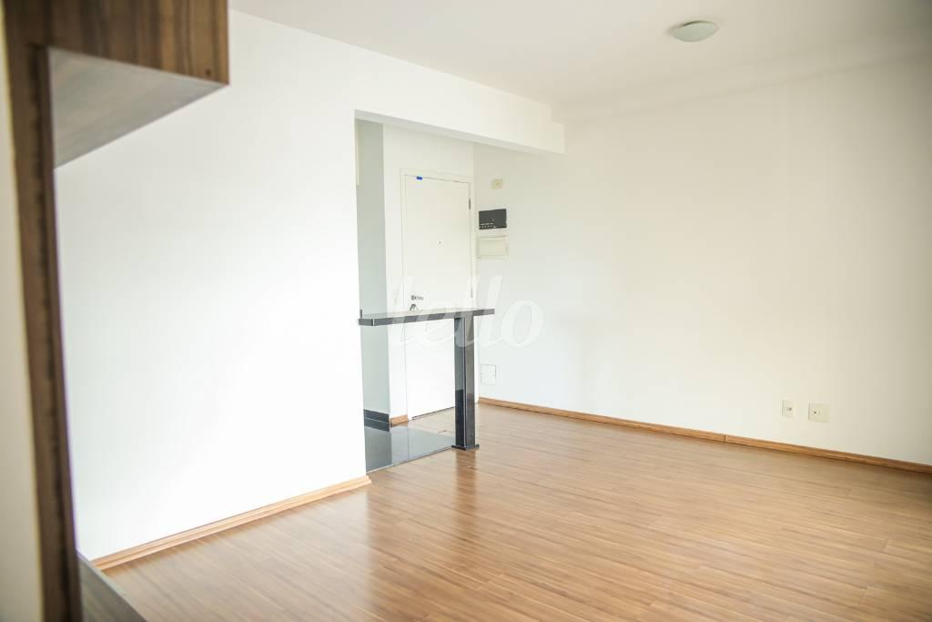 SALA de Apartamento para alugar, Padrão com 70 m², 3 quartos e 1 vaga em Vila Carrão - São Paulo