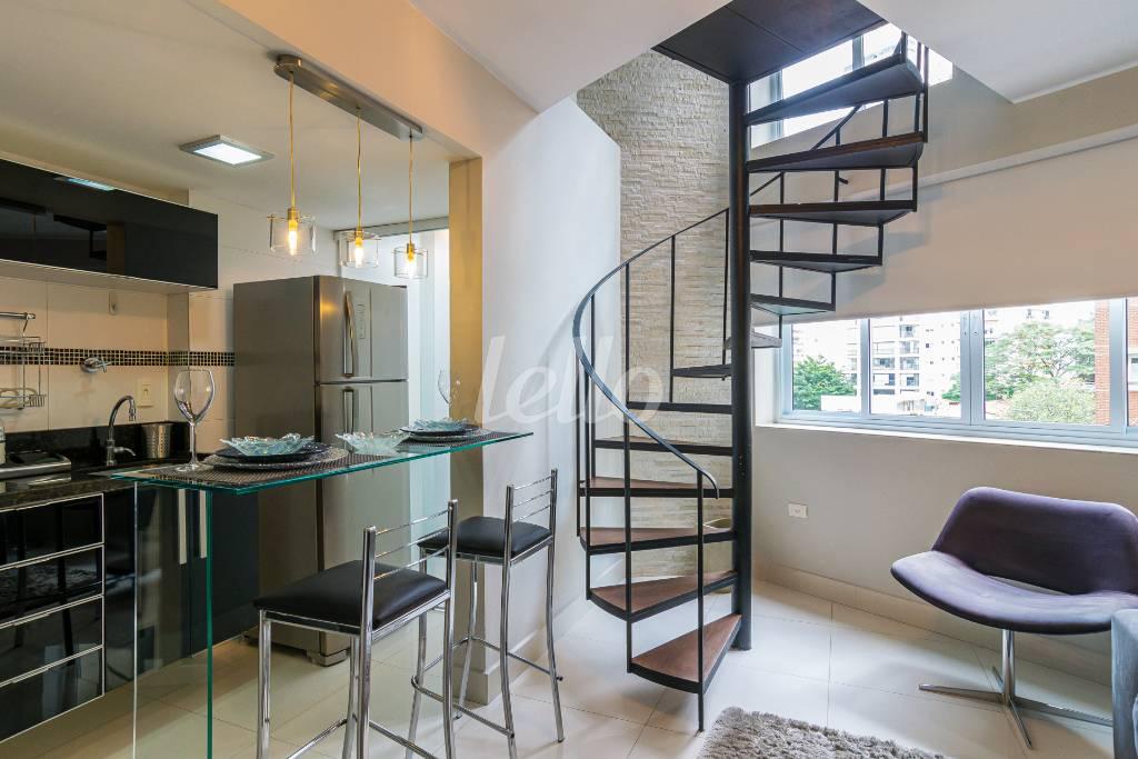 SALA de Apartamento para alugar, Duplex com 54 m², 1 quarto e 1 vaga em Vila Nova Conceição - São Paulo