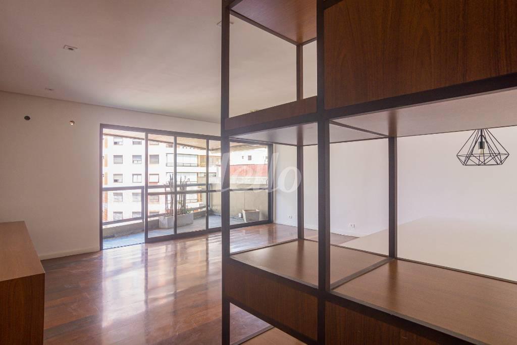 SALA de Apartamento para alugar, Padrão com 154 m², 3 quartos e 2 vagas em Vila Nova Conceição - São Paulo