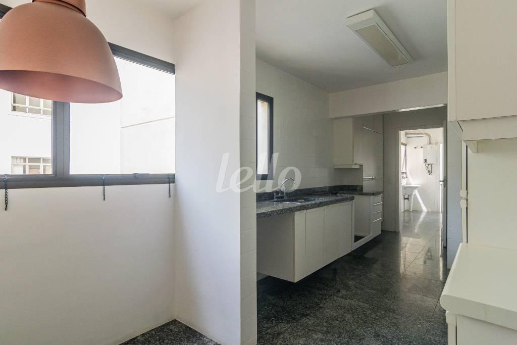 COZINHA de Apartamento para alugar, Padrão com 154 m², 3 quartos e 2 vagas em Vila Nova Conceição - São Paulo