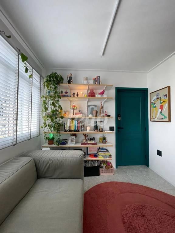 LIVING de Apartamento à venda, Padrão com 75 m², 2 quartos e em Indianópolis - São Paulo