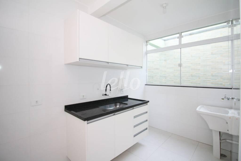 COZINHA de Casa para alugar, sobrado com 32 m², 1 quarto e em Vila Brasilio Machado - São Paulo