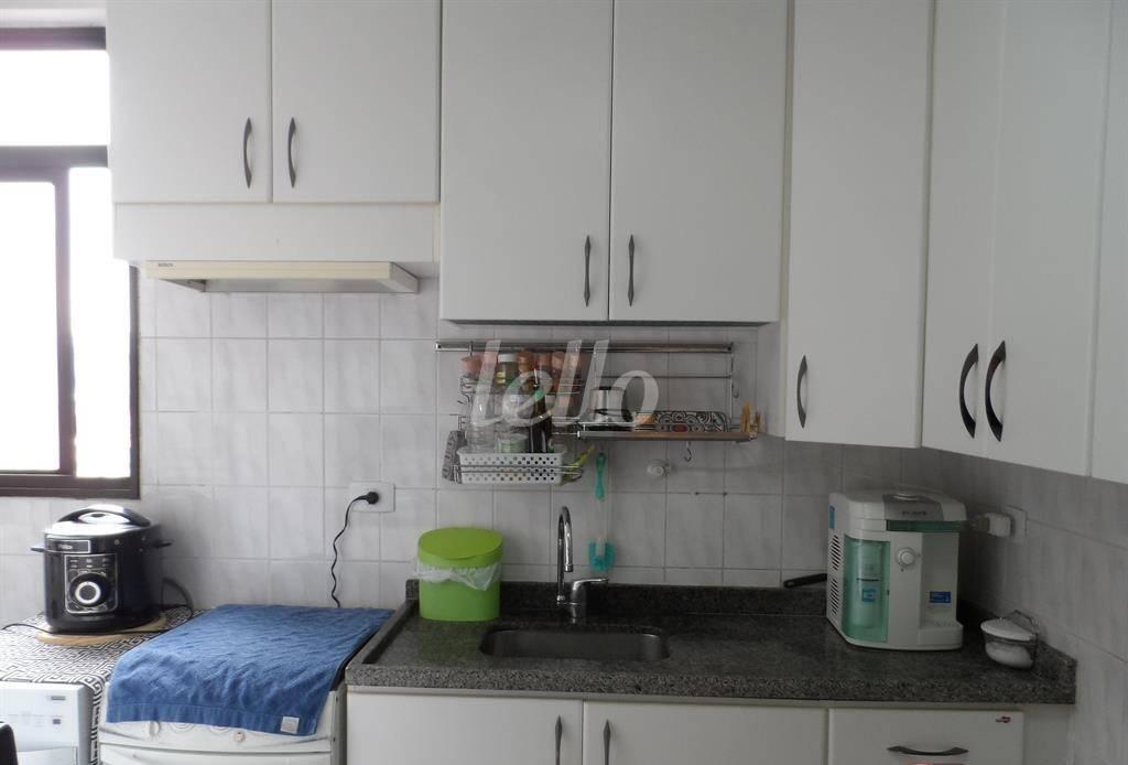 F de Apartamento à venda, Padrão com 70 m², 3 quartos e 2 vagas em Jardim Paraíso - São Paulo