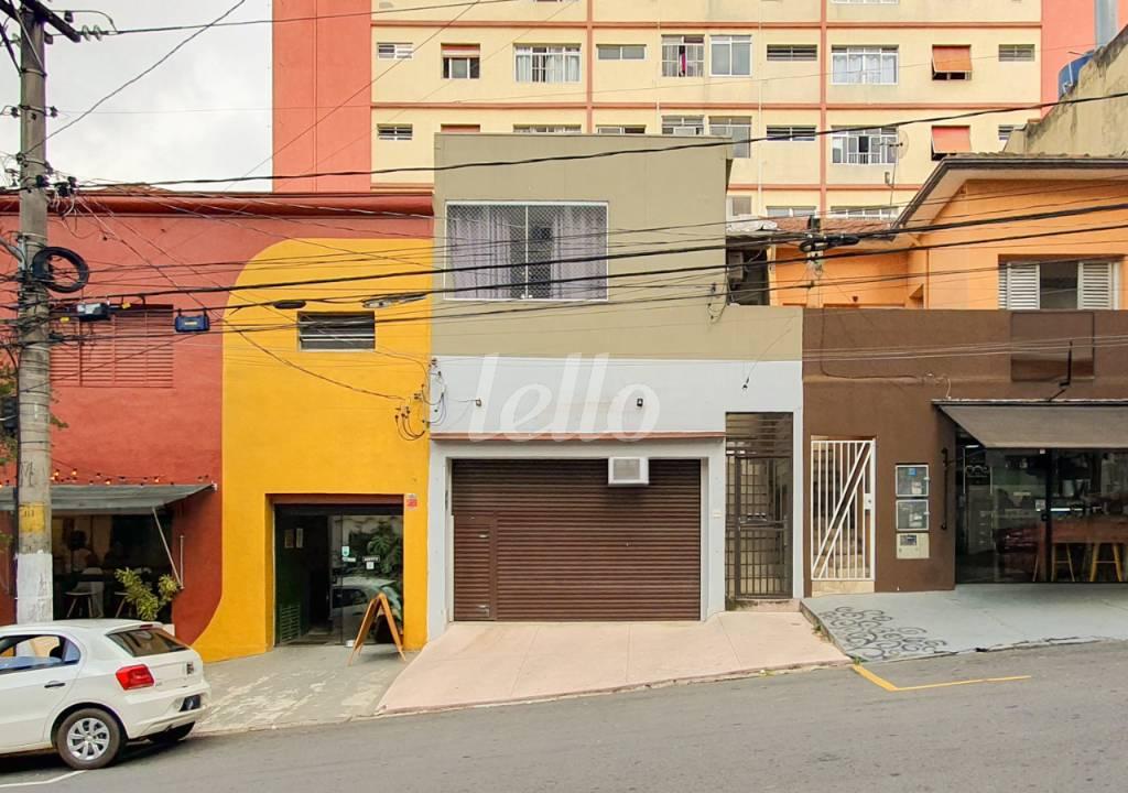 FACHADA de Salão para alugar, Padrão com 90 m², e em Vila Clementino - São Paulo