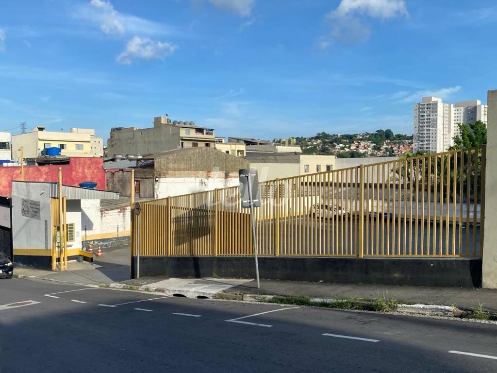 15 de Área / Terreno à venda, Padrão com 799 m², e em Vila Galvão - Guarulhos