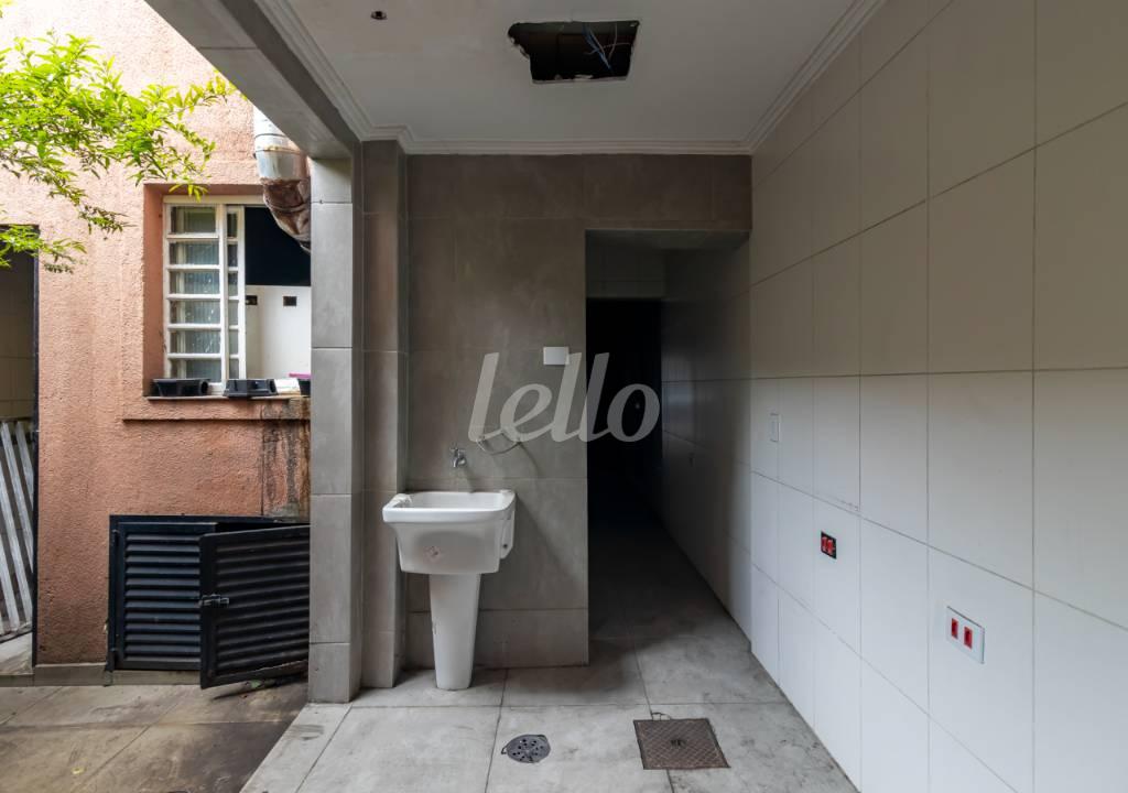 ÁREA EXTERNA de Loja para alugar, Padrão com 100 m², e em Vila Nova Conceição - São Paulo
