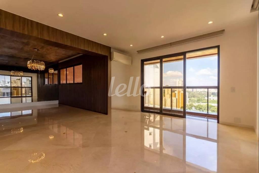SALA 2 AMBIENTES de Apartamento para alugar, Padrão com 200 m², 3 quartos e 4 vagas em Paraíso - São Paulo