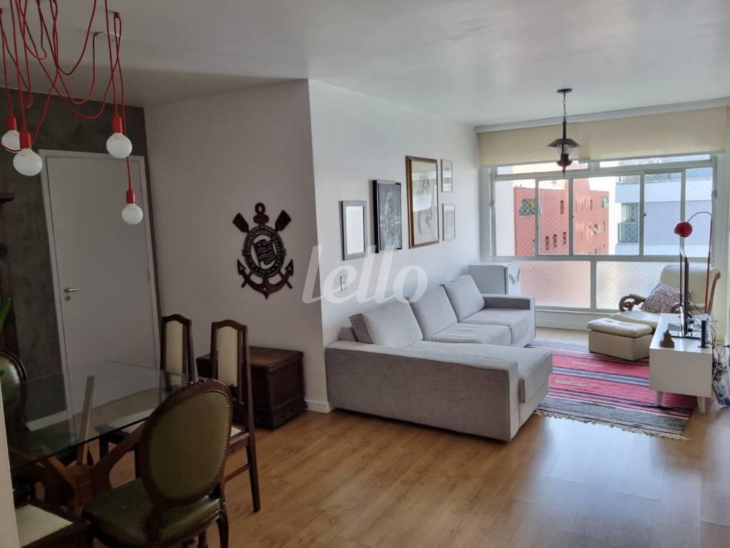 LIVING de Apartamento à venda, Padrão com 88 m², 2 quartos e 1 vaga em Pinheiros - São Paulo