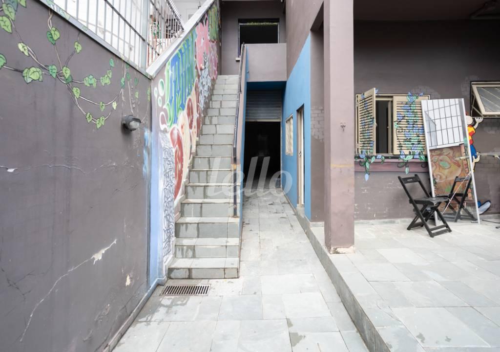 ÁREA EXTERNA de Casa para alugar, sobrado com 280 m², e em Bela Vista - São Paulo