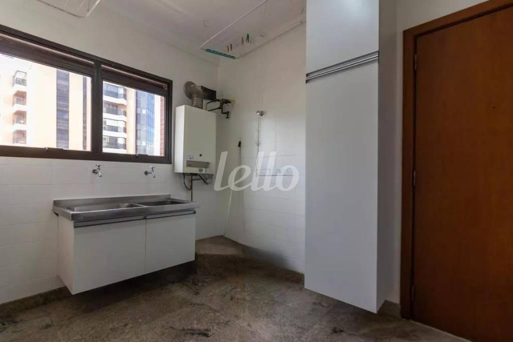 ÁREA DE SERVIÇO de Apartamento para alugar, Padrão com 200 m², 3 quartos e 4 vagas em Paraíso - São Paulo