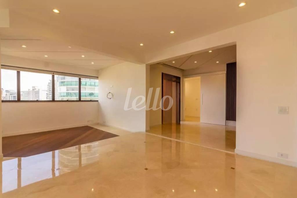 SALA 2 AMBIENTES de Apartamento para alugar, Padrão com 200 m², 3 quartos e 4 vagas em Paraíso - São Paulo