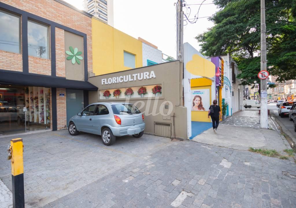 FACHADA de Sobreloja para alugar, Padrão com 100 m², e em Itaim Bibi - São Paulo