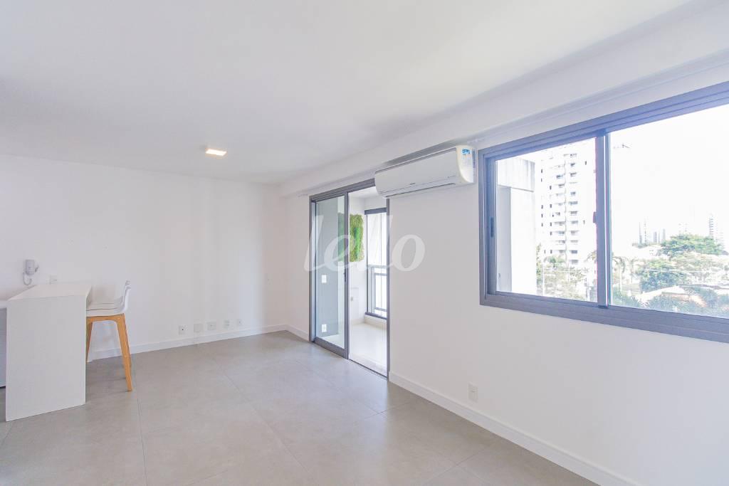 SALA de Apartamento para alugar, Padrão com 38 m², 1 quarto e 1 vaga em Cidade Monções - São Paulo