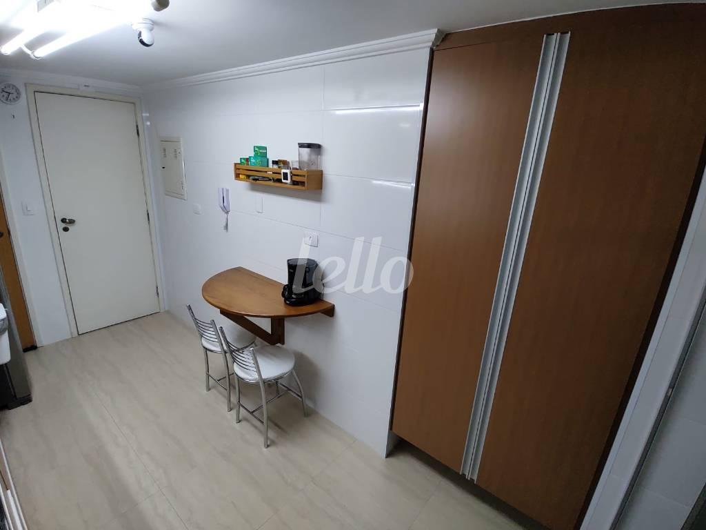F de Apartamento à venda, Padrão com 75 m², 3 quartos e 1 vaga em Santana - São Paulo