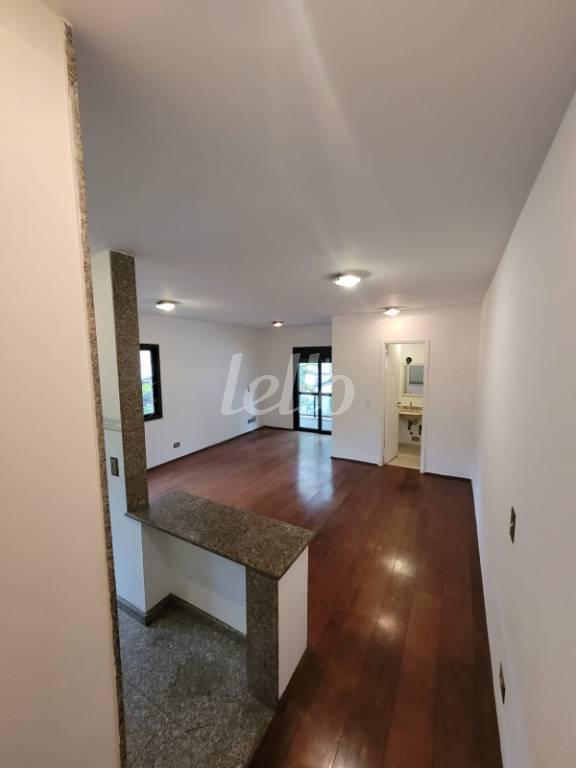 SALA de Apartamento para alugar, Padrão com 35 m², 1 quarto e 1 vaga em Vila Nova Conceição - São Paulo