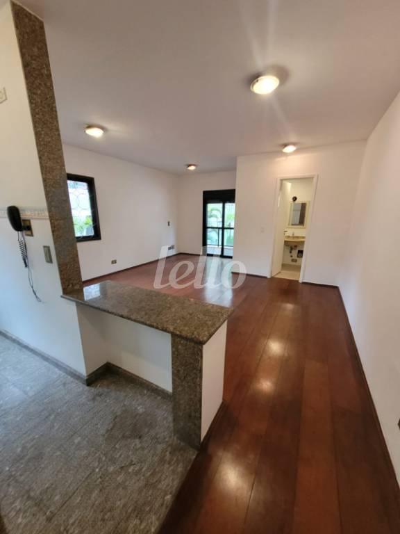 SALA de Apartamento para alugar, Padrão com 35 m², 1 quarto e 1 vaga em Vila Nova Conceição - São Paulo