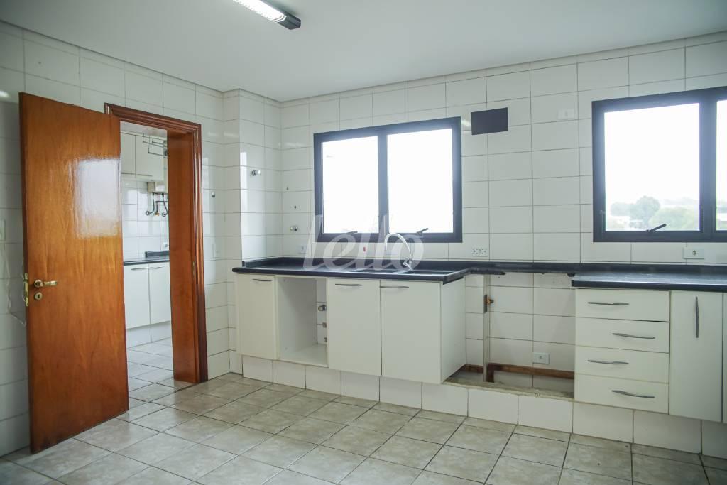 COZINHA de Apartamento para alugar, Padrão com 125 m², 3 quartos e 2 vagas em Vila Carrão - São Paulo
