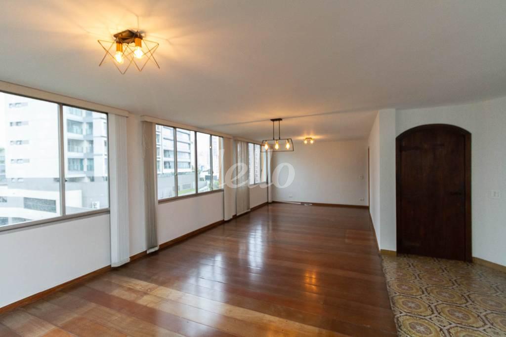 SALA de Apartamento à venda, Padrão com 201 m², 4 quartos e 2 vagas em Sumarezinho - São Paulo