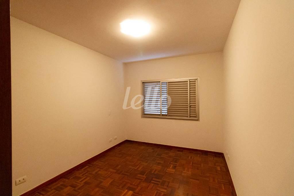 DORMITÓRIO 3 de Apartamento à venda, Padrão com 201 m², 4 quartos e 2 vagas em Sumarezinho - São Paulo