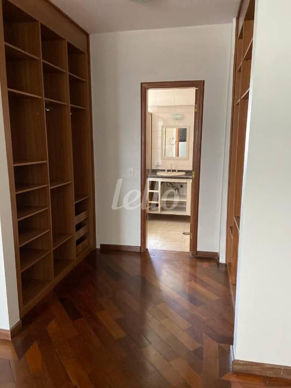 DORMITÓRIO de Apartamento à venda, Padrão com 130 m², 3 quartos e 2 vagas em Jardim do Carmo - Santo André