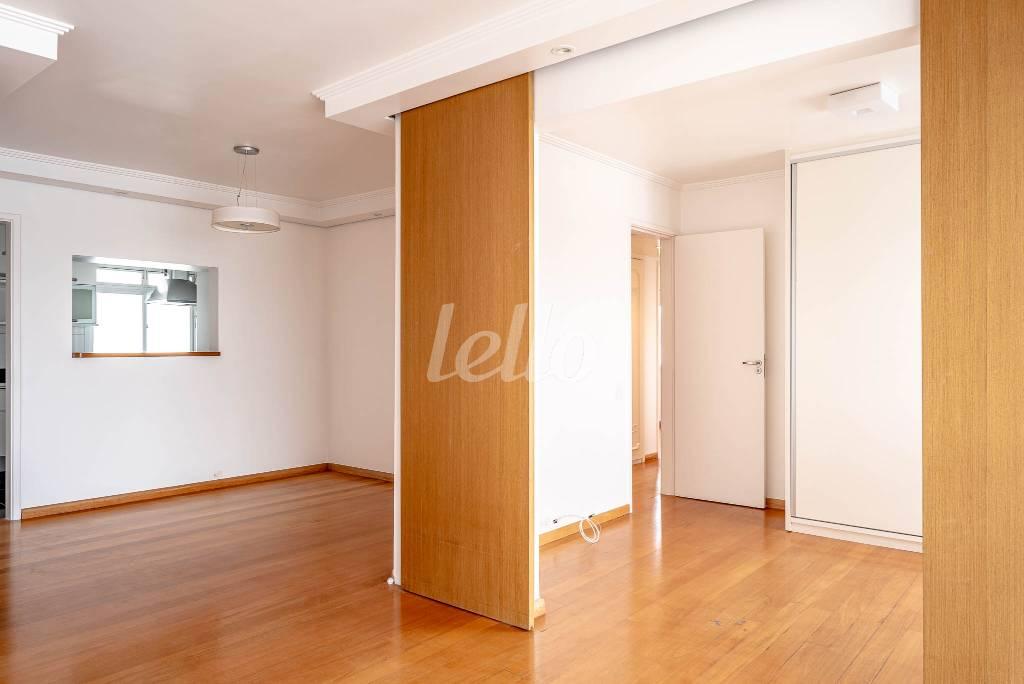 SALA de Apartamento para alugar, Padrão com 110 m², 2 quartos e 2 vagas em Vila Caraguatá - São Paulo