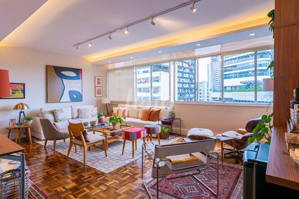 SALA de Apartamento à venda, Padrão com 116 m², 3 quartos e 1 vaga em Pinheiros - São Paulo