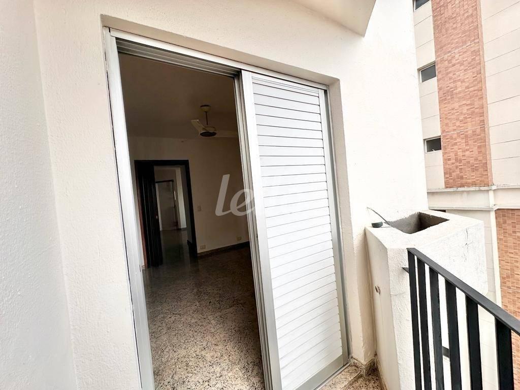 SACADA de Apartamento à venda, Padrão com 81 m², 2 quartos e 1 vaga em Vila Mariana - São Paulo