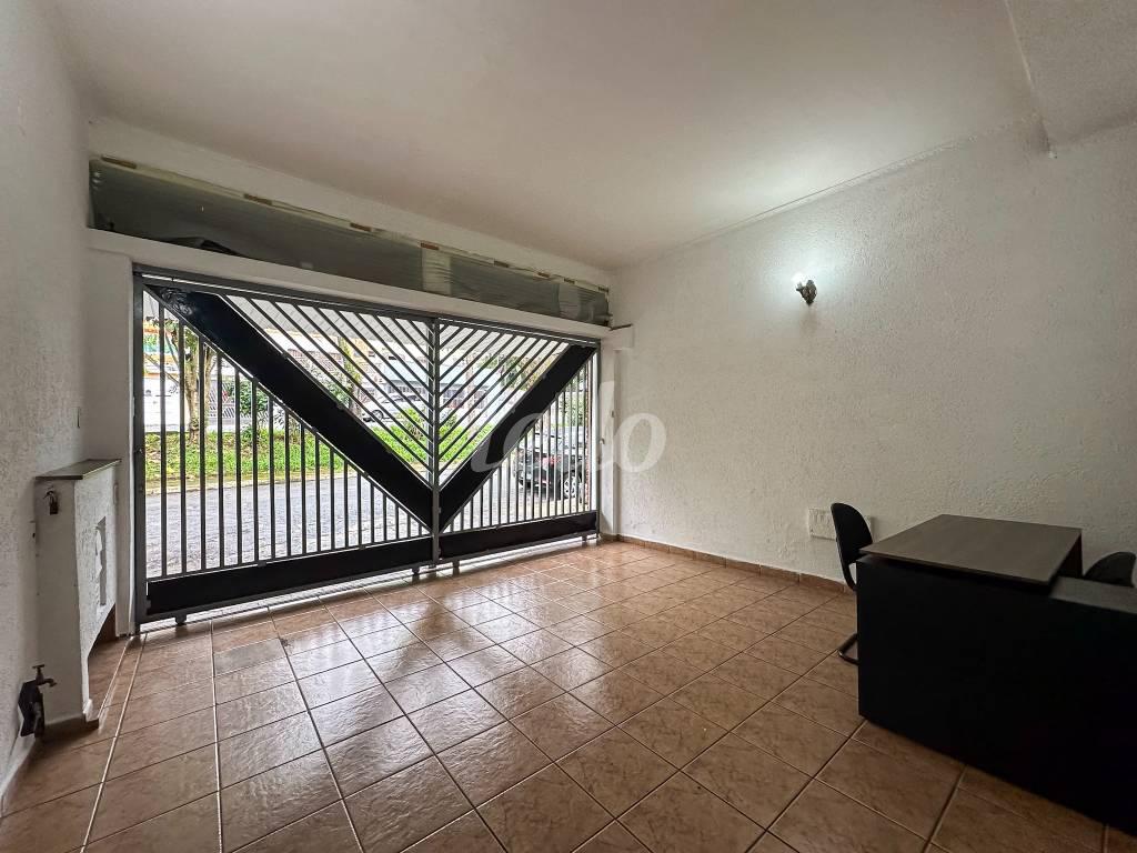 GARAGEM de Casa à venda, sobrado com 242 m², 3 quartos e 3 vagas em Vila Pires - Santo André