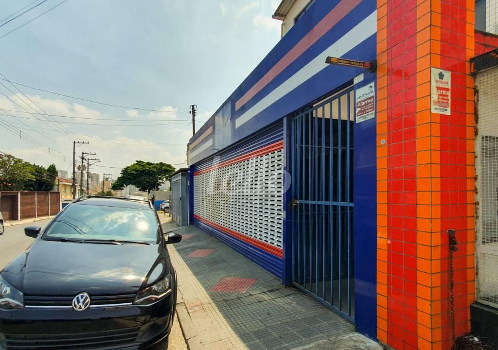 FACHADA de Galpão/Armazém para alugar, Padrão com 300 m², e 2 vagas em Vila Santo Estéfano - São Paulo