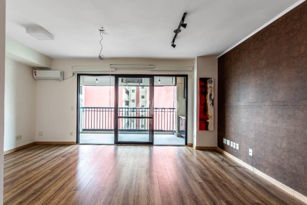 STUDIO de Apartamento para alugar, Padrão com 42 m², 1 quarto e 1 vaga em Bela Vista - São Paulo