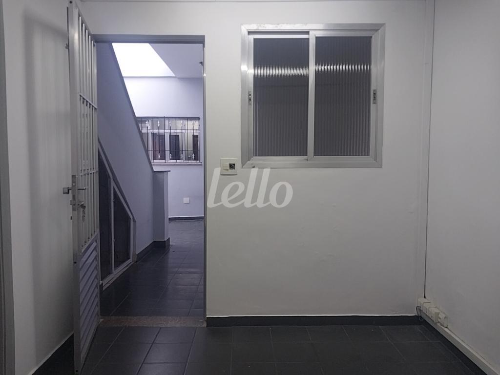 11-QUARTO EXTERNO-004.JPG de Casa para alugar, sobrado com 181 m², 3 quartos e 4 vagas em Chácara Inglesa - São Paulo