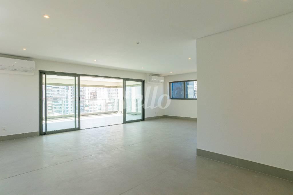 SALA de Apartamento para alugar, Padrão com 248 m², 4 quartos e 5 vagas em Itaim Bibi - São Paulo