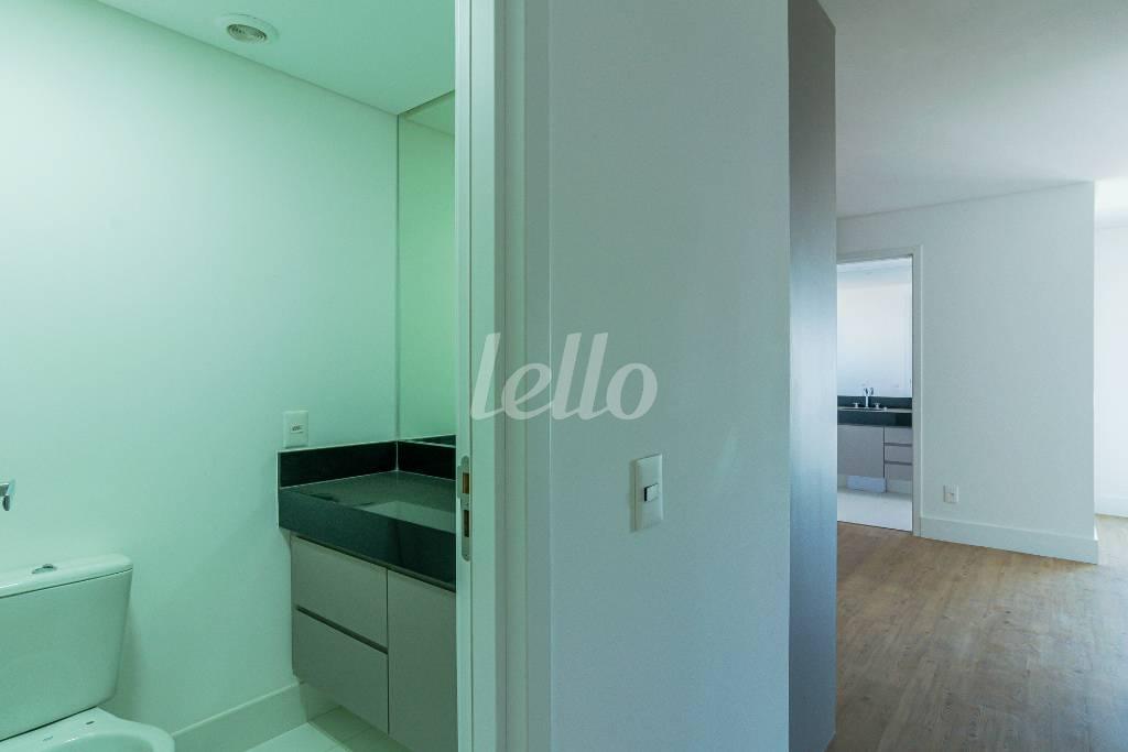 BANHEIRO SUITE 2 de Apartamento para alugar, Padrão com 248 m², 4 quartos e 5 vagas em Itaim Bibi - São Paulo