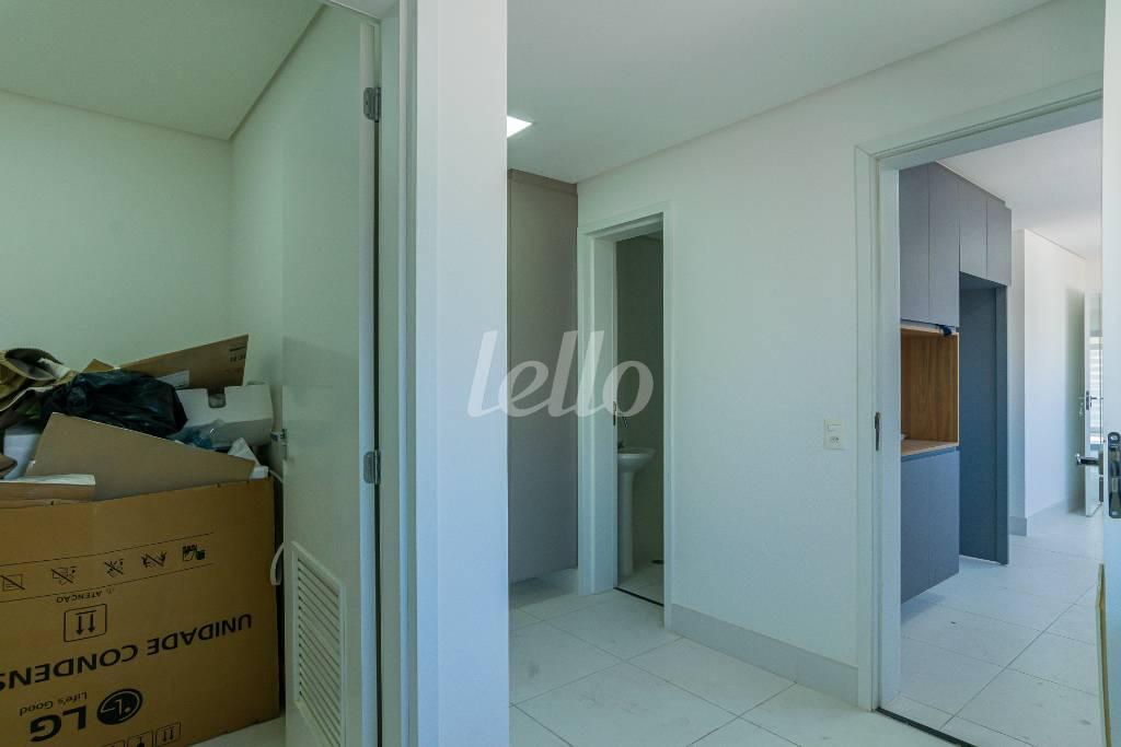 AREA DE SERVIÇO de Apartamento para alugar, Padrão com 248 m², 4 quartos e 5 vagas em Itaim Bibi - São Paulo