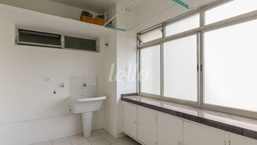 ÁREA DE SERVIÇO de Apartamento para alugar, Padrão com 129 m², 3 quartos e 1 vaga em Itaim Bibi - São Paulo