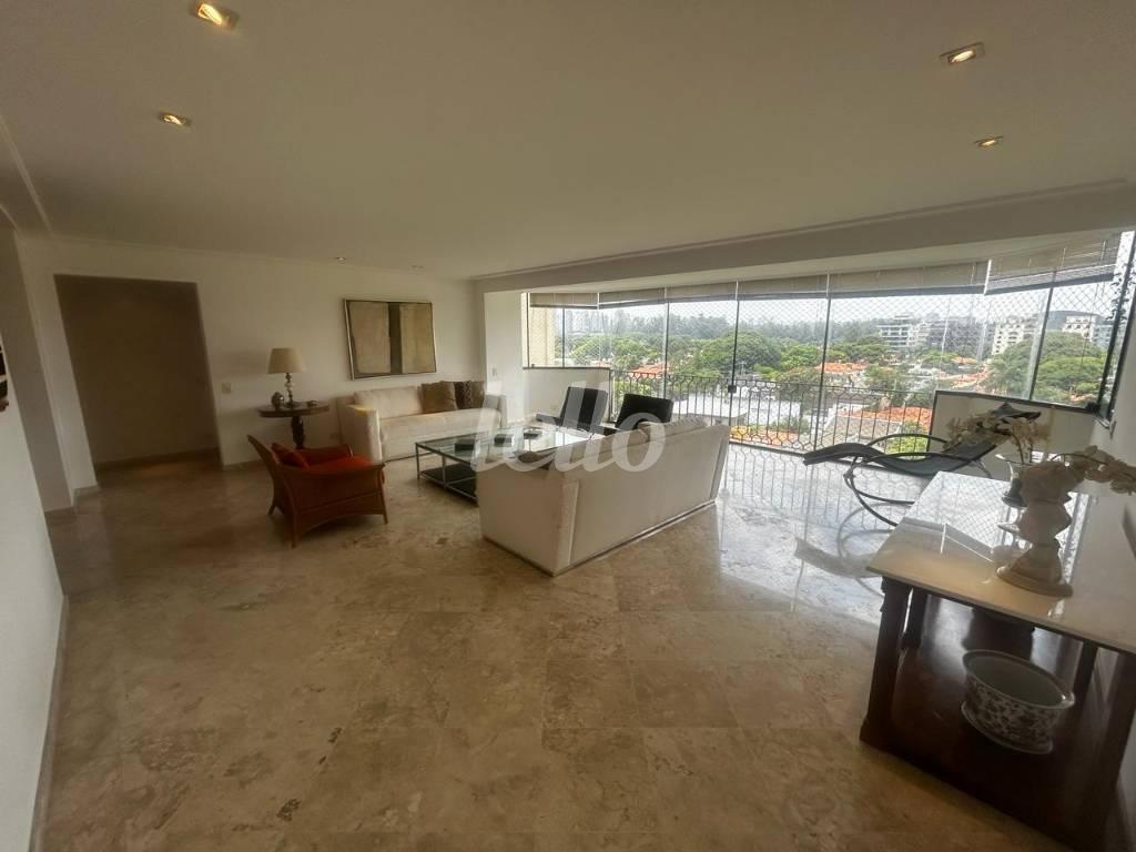 SALA de Apartamento para alugar, Padrão com 149 m², 2 quartos e 2 vagas em Jardim Paulista - São Paulo