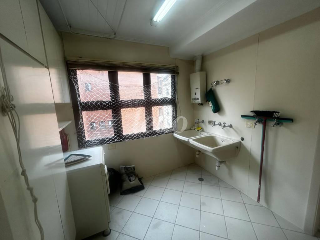 ÁREA DE SERVIÇO de Apartamento para alugar, Padrão com 149 m², 2 quartos e 2 vagas em Jardim Paulista - São Paulo