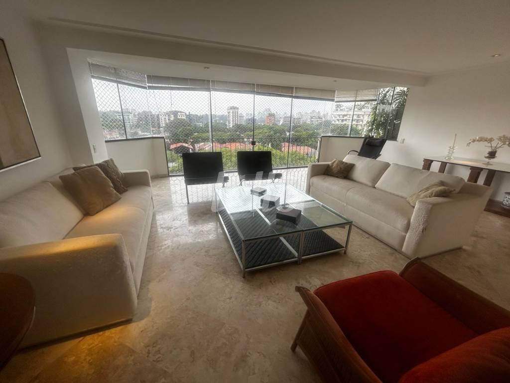SALA de Apartamento para alugar, Padrão com 149 m², 2 quartos e 2 vagas em Jardim Paulista - São Paulo