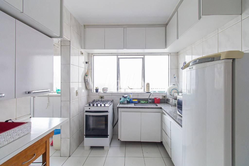 COZINHA de Apartamento para alugar, Padrão com 70 m², 2 quartos e 1 vaga em Itaim Bibi - São Paulo