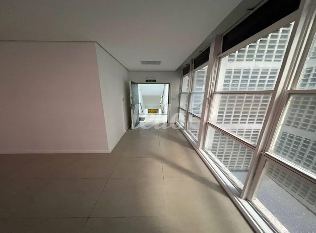 SALA de Sala / Conjunto para alugar, Padrão com 65 m², e em Liberdade - São Paulo