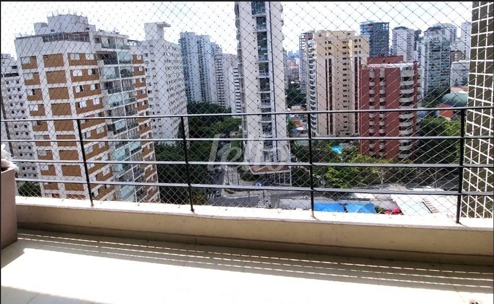VARANDA de Apartamento à venda, Padrão com 132 m², 3 quartos e 2 vagas em Vila Uberabinha - São Paulo